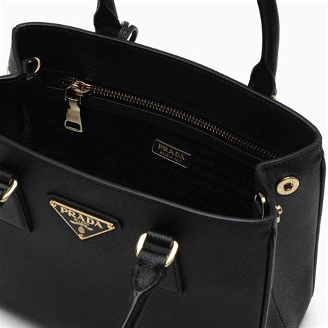 borsa nera piccola tipo prada|Borsa A Mano Small In Pelle Nero .